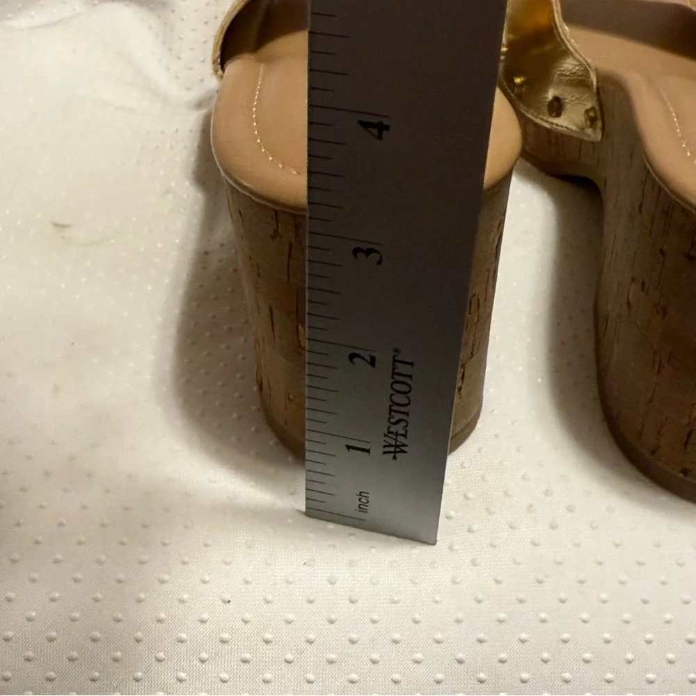 Time and Tru Gold Metallic Platform Shoes Women’s Size 8.5 New‎